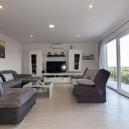 Navis Sea View Apartment With Pool Makarska Exterior photo