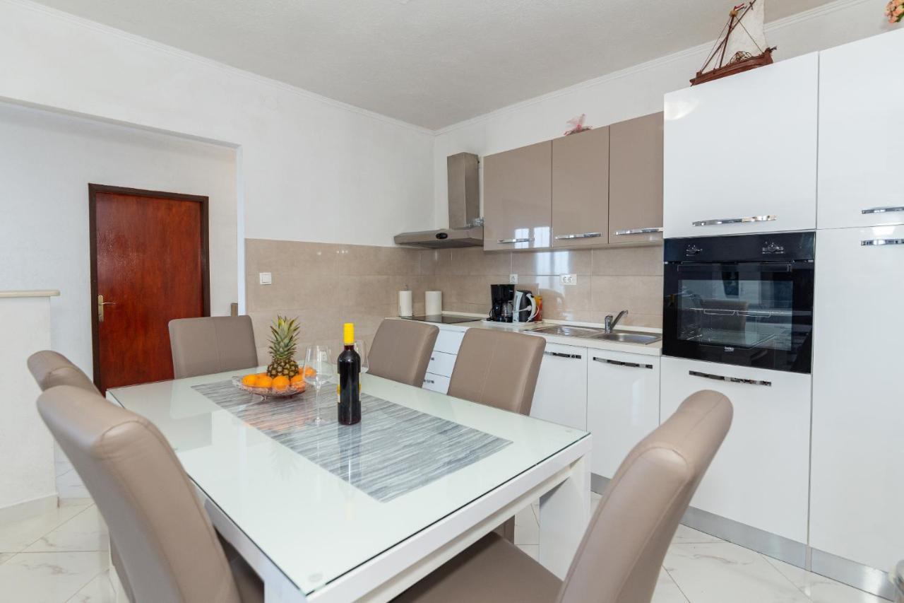 Navis Sea View Apartment With Pool Makarska Exterior photo