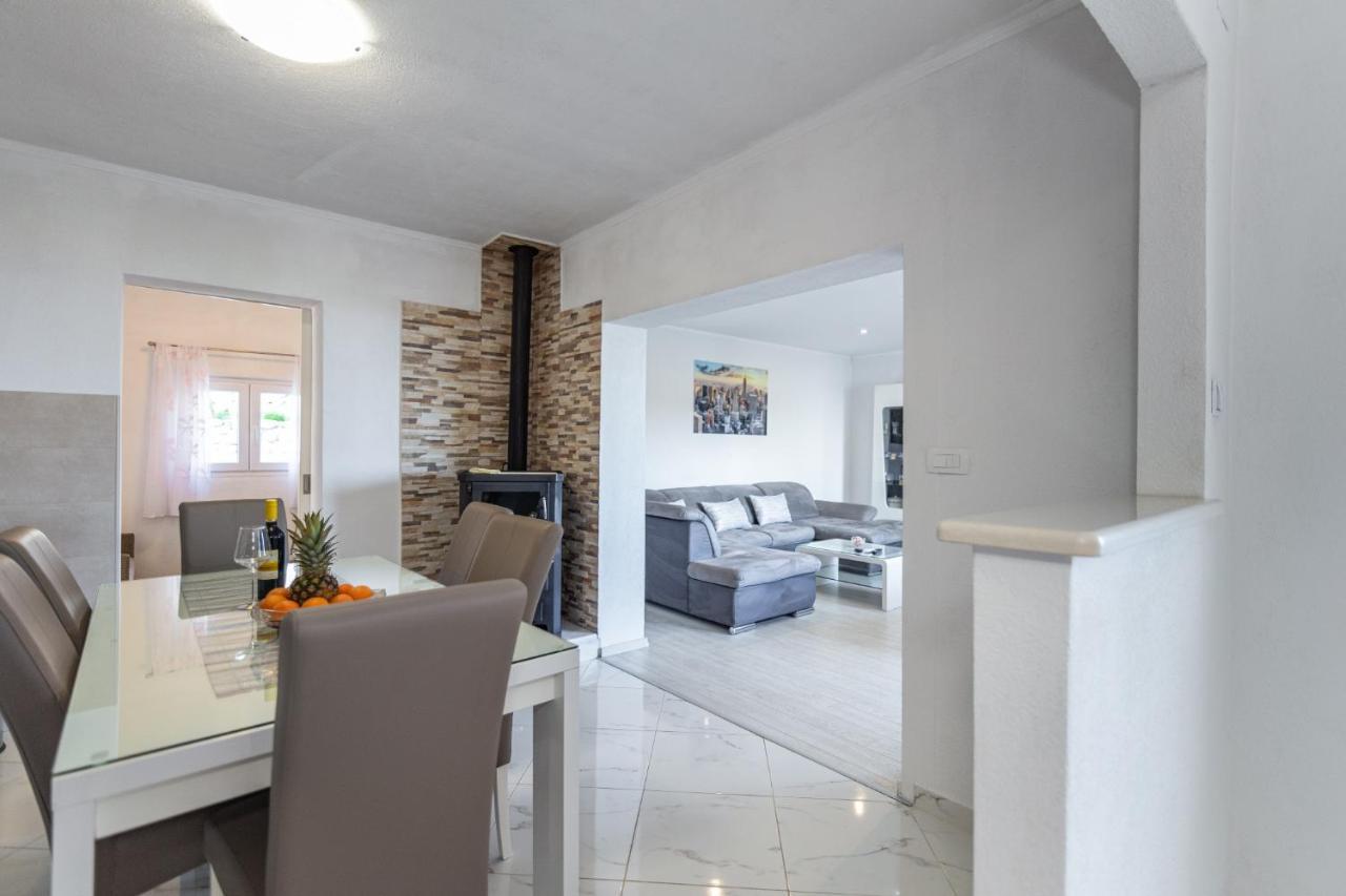 Navis Sea View Apartment With Pool Makarska Exterior photo