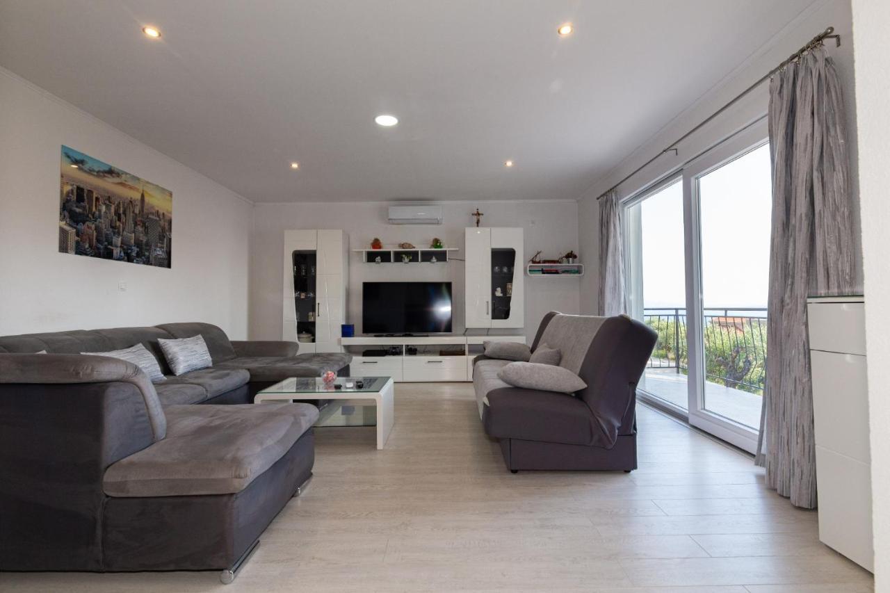Navis Sea View Apartment With Pool Makarska Exterior photo