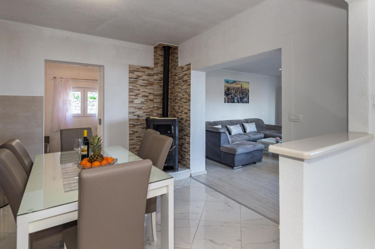 Navis Sea View Apartment With Pool Makarska Exterior photo