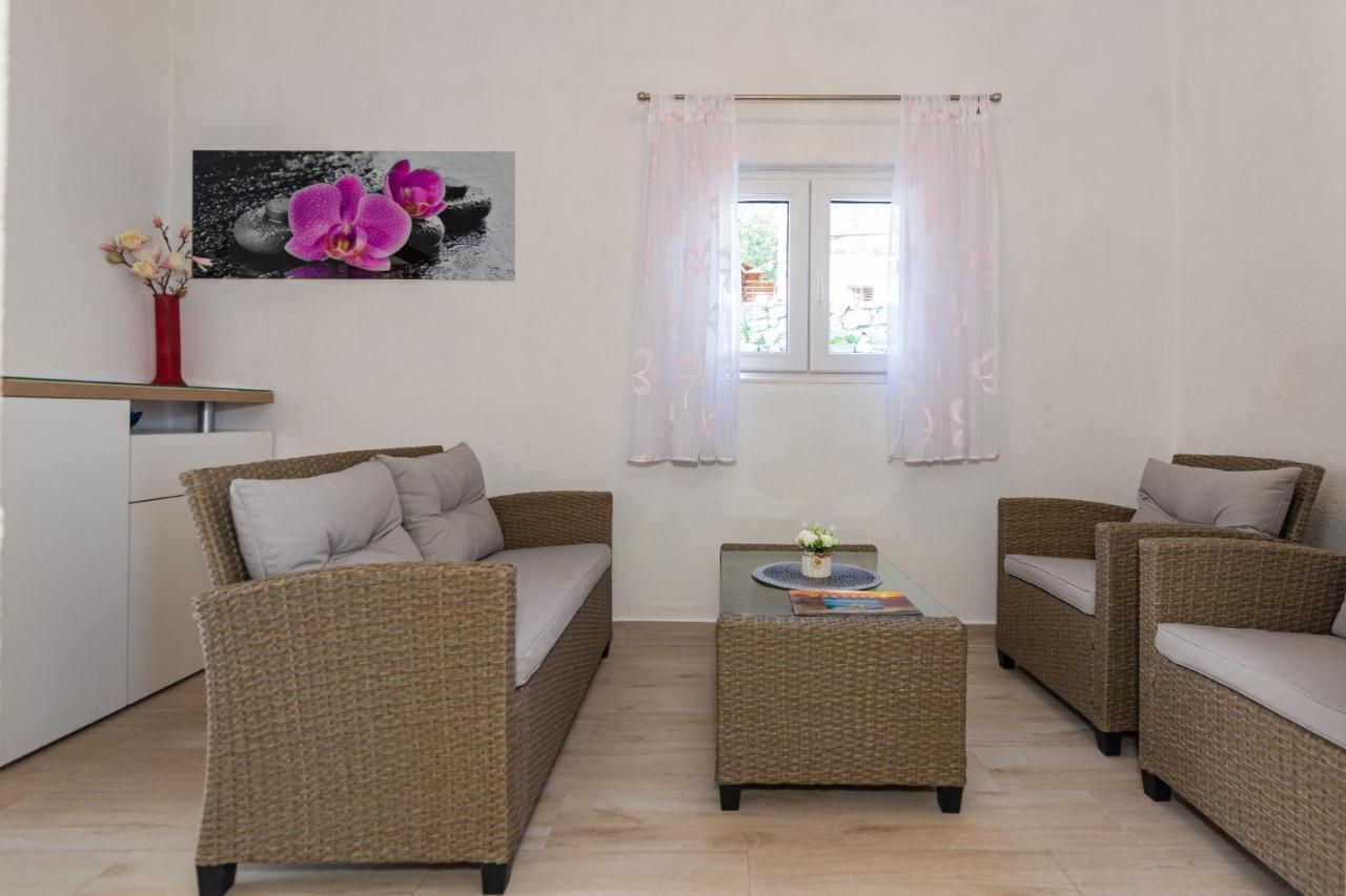 Navis Sea View Apartment With Pool Makarska Exterior photo