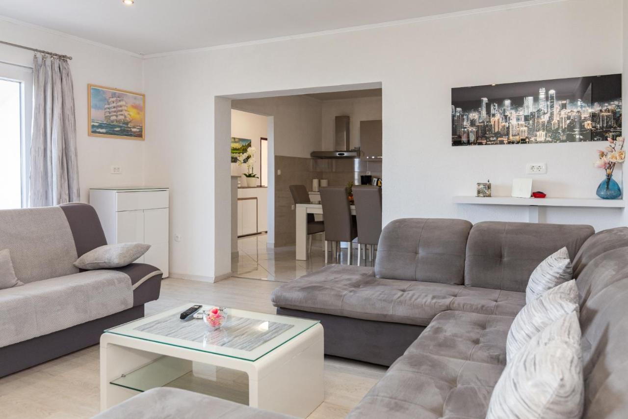 Navis Sea View Apartment With Pool Makarska Exterior photo