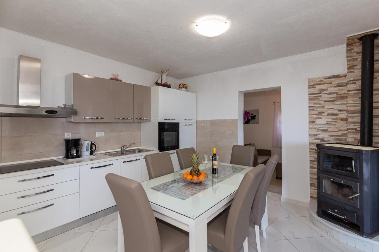 Navis Sea View Apartment With Pool Makarska Exterior photo