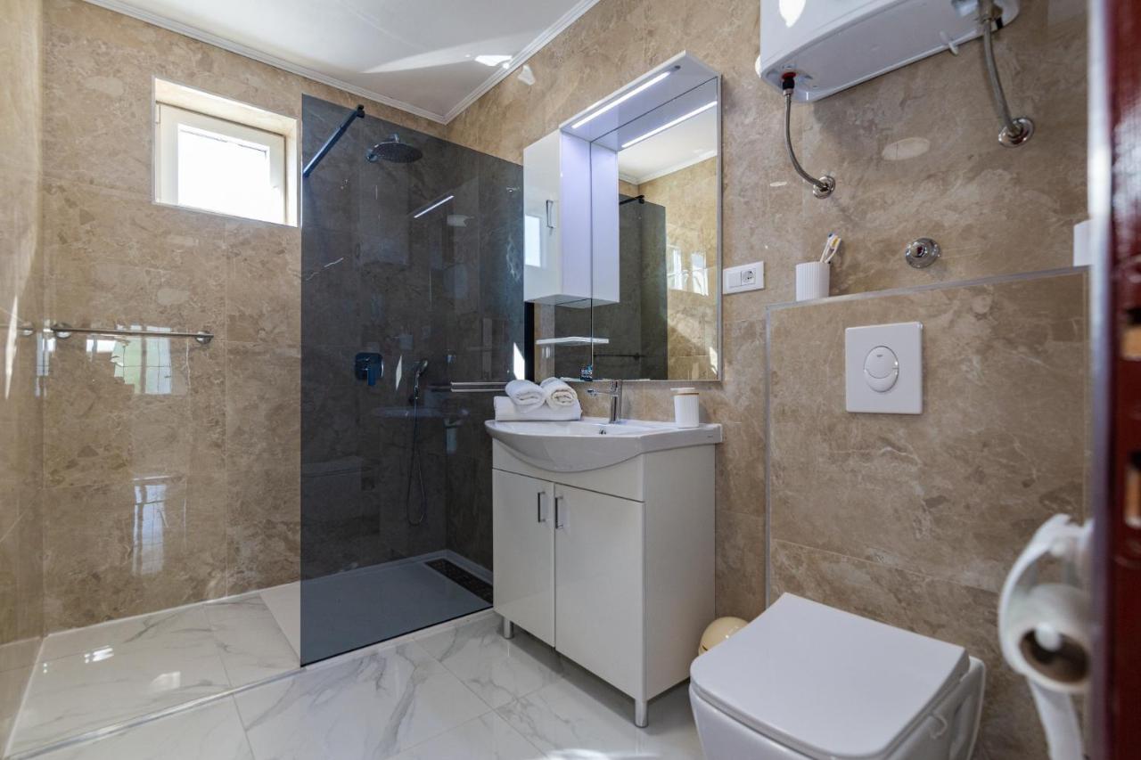 Navis Sea View Apartment With Pool Makarska Exterior photo